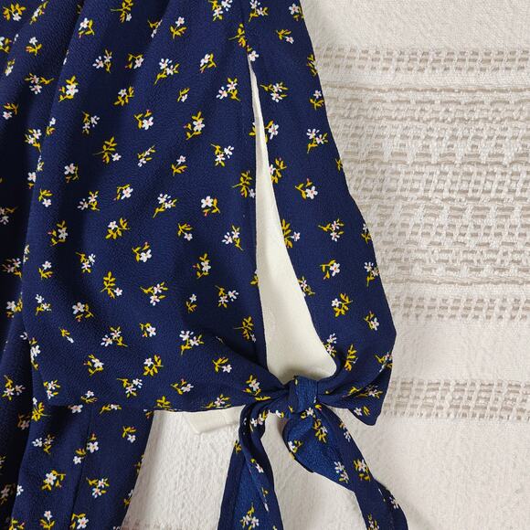 E&M Navy Blue Floral Blouse Puff Sleeve Tie Detail Top Size XL NWT - Picture 6 of 9